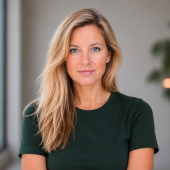 Samantha Batey Headshot